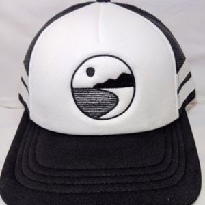 Adjustable trucker hat